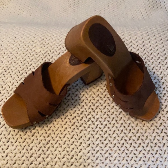 The Leather Collection Shoes - Vintage Italian Wood Wedge/ Block Heeled Sandal-Women’s Size 7